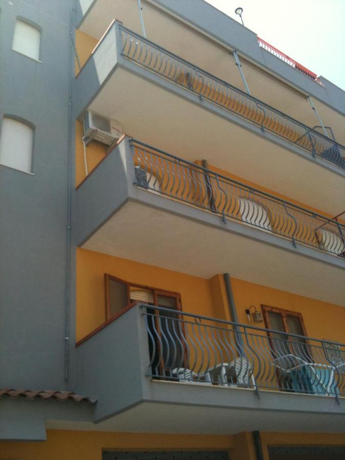 Residence La Fenice Ff Джардини Наксос Екстериор снимка