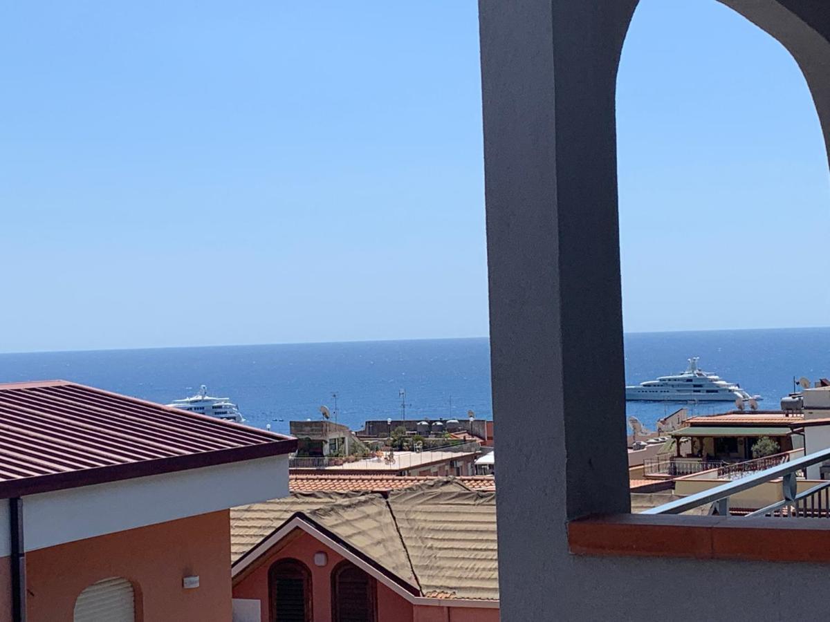 Residence La Fenice Ff Джардини Наксос Екстериор снимка